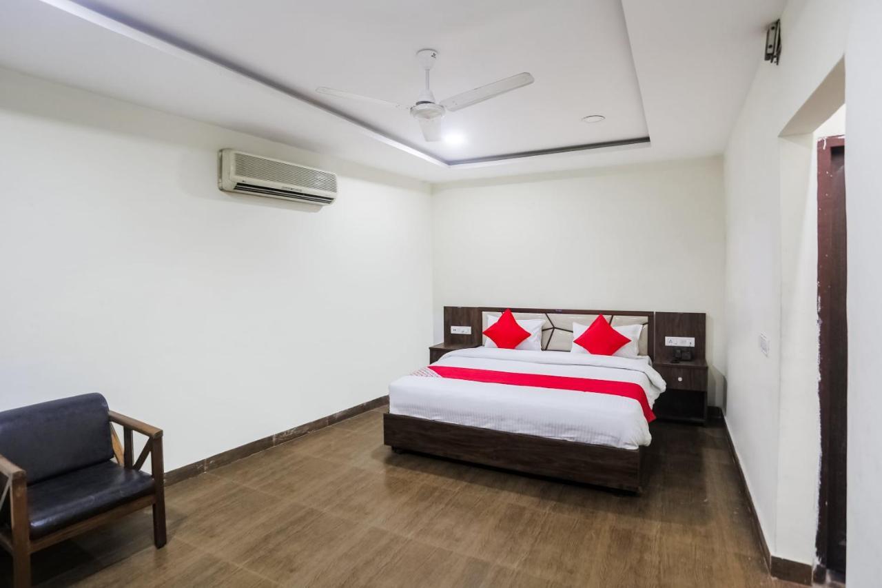 Oyo 63134 Hotel Red Queen Raigarh Exteriör bild