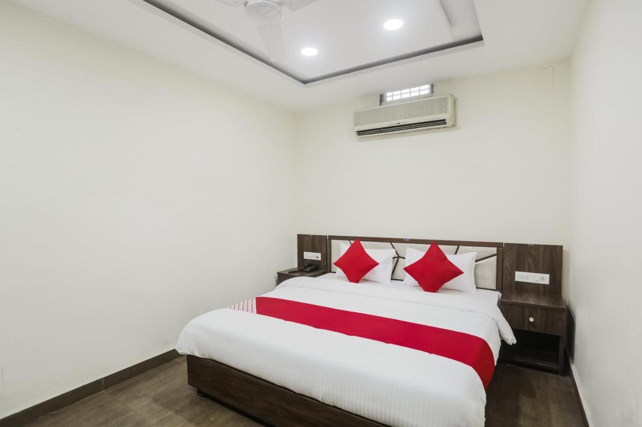 Oyo 63134 Hotel Red Queen Raigarh Exteriör bild